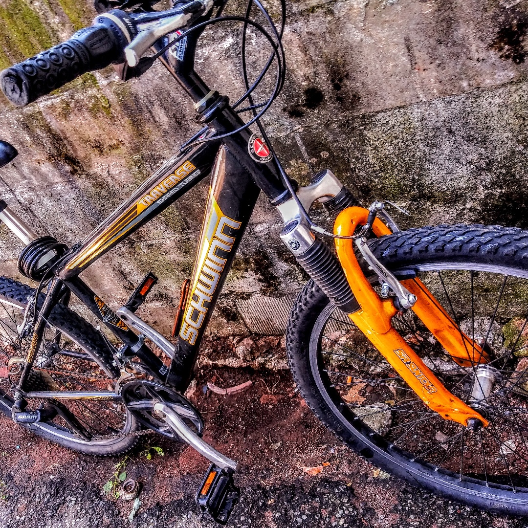 schwinn traverse shaped tubing bike